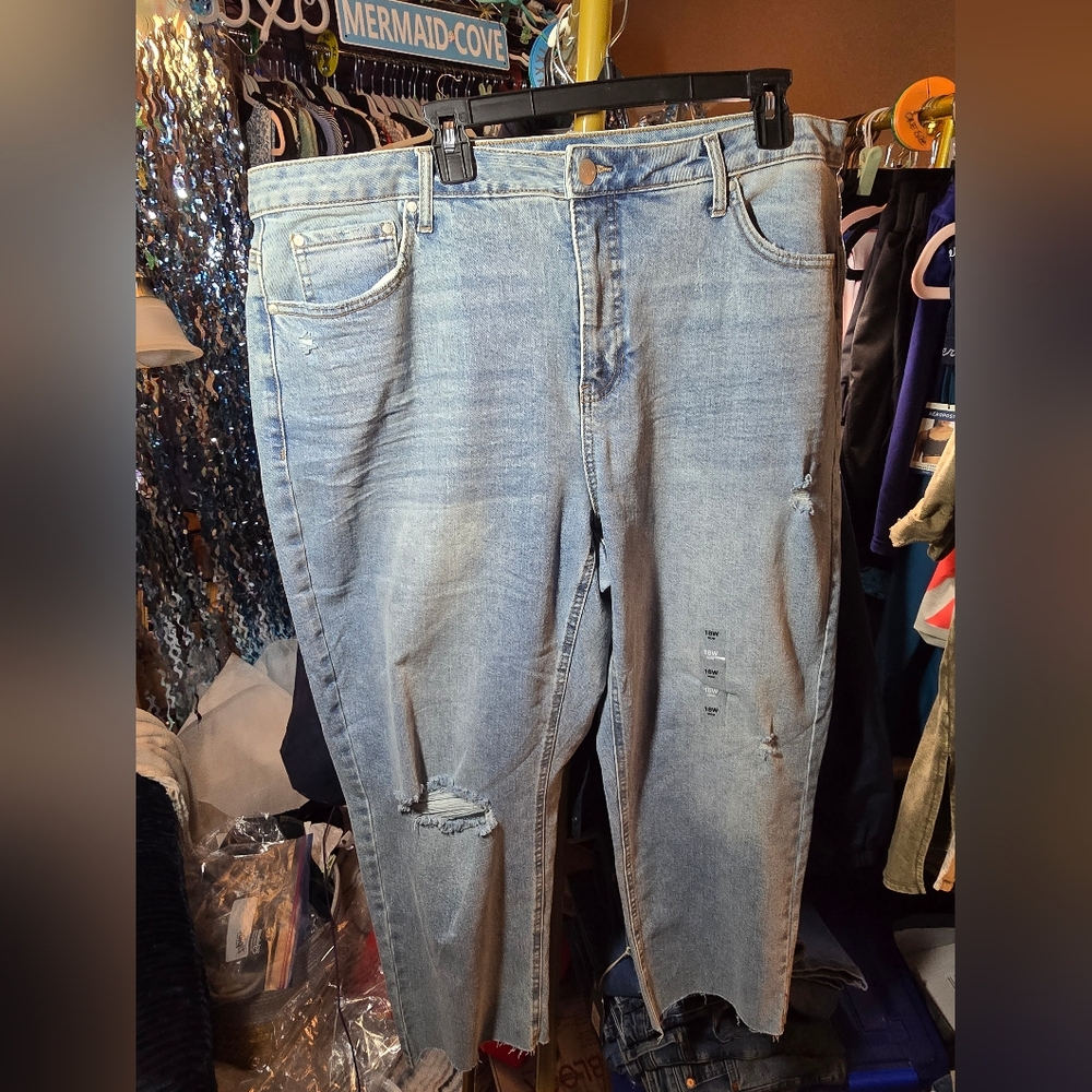 18W NWT AND NOW THIS Light Blue Crop Jeans Distressed Raw Hem 5 Pckts Cttn/Rayon
